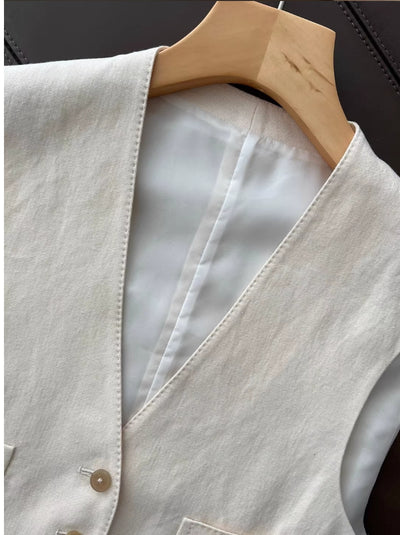 Damenweste und Hose mit weitem Bein